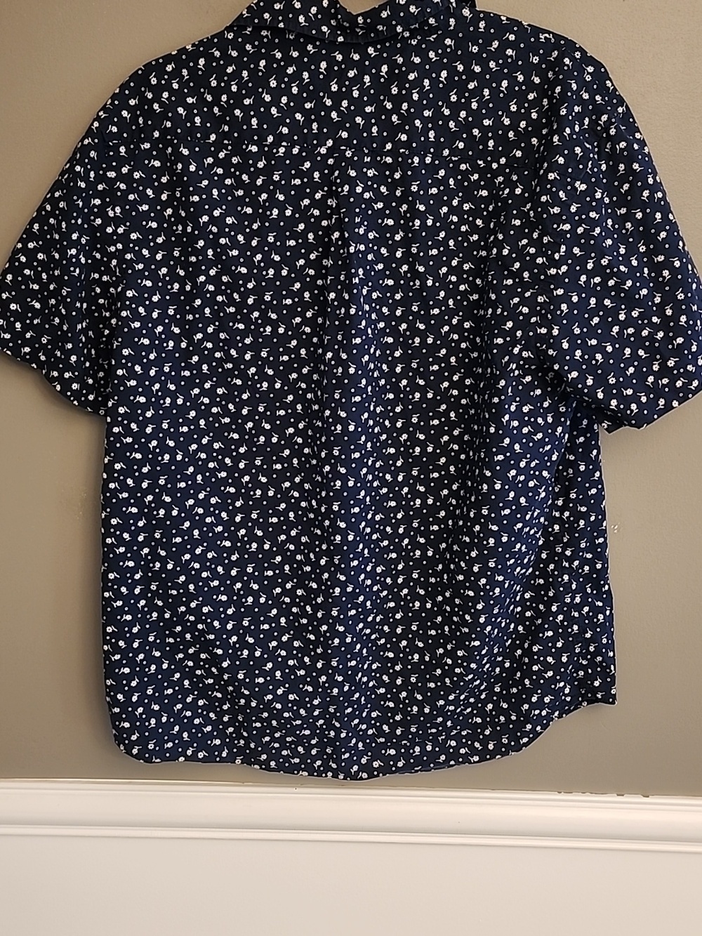 Old Navy Womens Navy Short-Sleeve Floral Button-Up Shirt - Picture 4 of 9